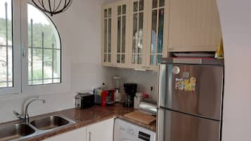 Rumah | Dapur pribadi | Lemari es, oven, kompor, dan ketel listrik