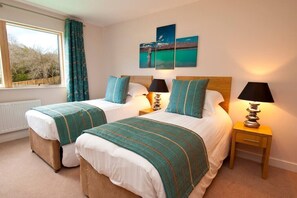 3 bedrooms - 3 Bedroom Sea & Castle View Apartment (Scarborough)