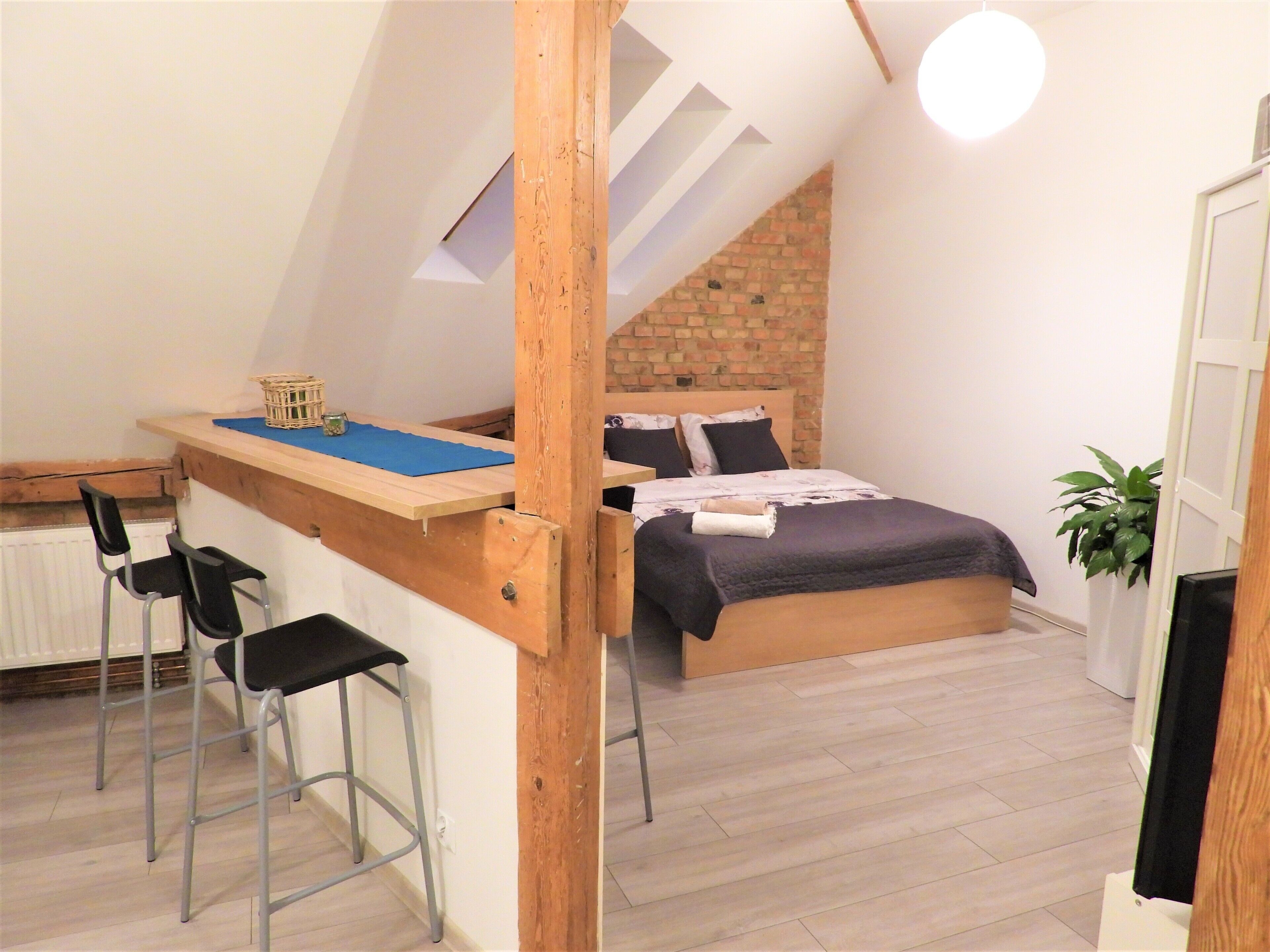 1 bedroom, bed sheets