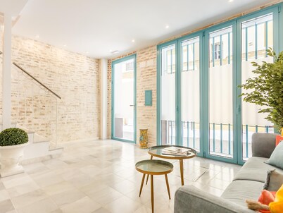 Beautiful house with 6 bedrooms, 7 bathrooms and 2 terraces