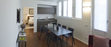 Departamento Premium | Cocina privada | Refrigerador, microondas, parrilla de estufa y lavavajillas