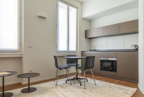 Executive Apartment | Private kitchen | Fridge, microwave, stovetop, dishwasher