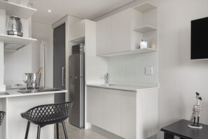 Wasserkocher, Toaster, Kochgeschirr/Geschirr/Besteck