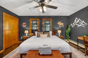 3 bedrooms, desk, iron/ironing board, travel crib