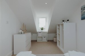 Apartment | 2 bedrooms, iron/ironing board, free WiFi, bed sheets - Stylish and Modern 2-bed Apartment in Herne Bay (Herne Bay)