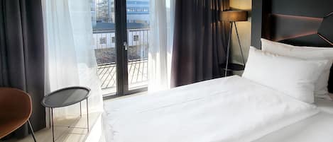 Comfort Double Room | Hypo-allergenic bedding, free minibar, in-room safe, desk