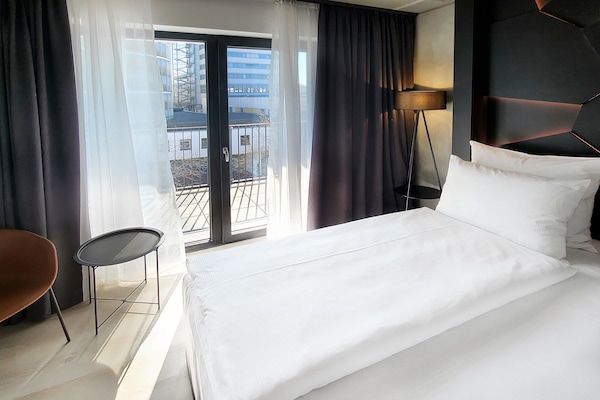 Comfort Double Room | Hypo-allergenic bedding, free minibar, in-room safe, desk