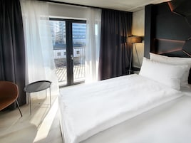 Comfort Double Room | Hypo-allergenic bedding, free minibar, in-room safe, desk