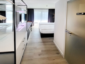 Double Room | Hypo-allergenic bedding, free minibar, in-room safe, desk