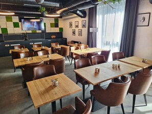 Daily buffet breakfast (EUR 19.90 per person) - DORMERO Hotel Aschaffenburg (Aschaffenburg)