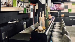 Lobby-lounge
