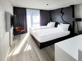 Ropa de cama hipoalergénica y minibar con artículos gratuitos 