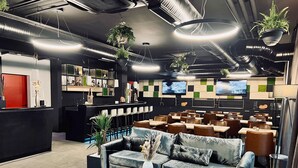 Lobby-lounge