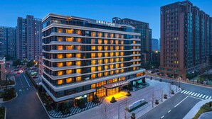 A multi-story hotel with a modern design, featuring a prominent entrance and a well-lit facade. - Fairfield By Marriott Hangzhou Xiaoshan (Hangzhou)