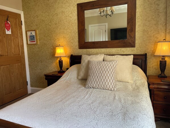 Chambre Double Économique | Fer et planche à repasser, Wi-Fi gratuit, draps fournis
