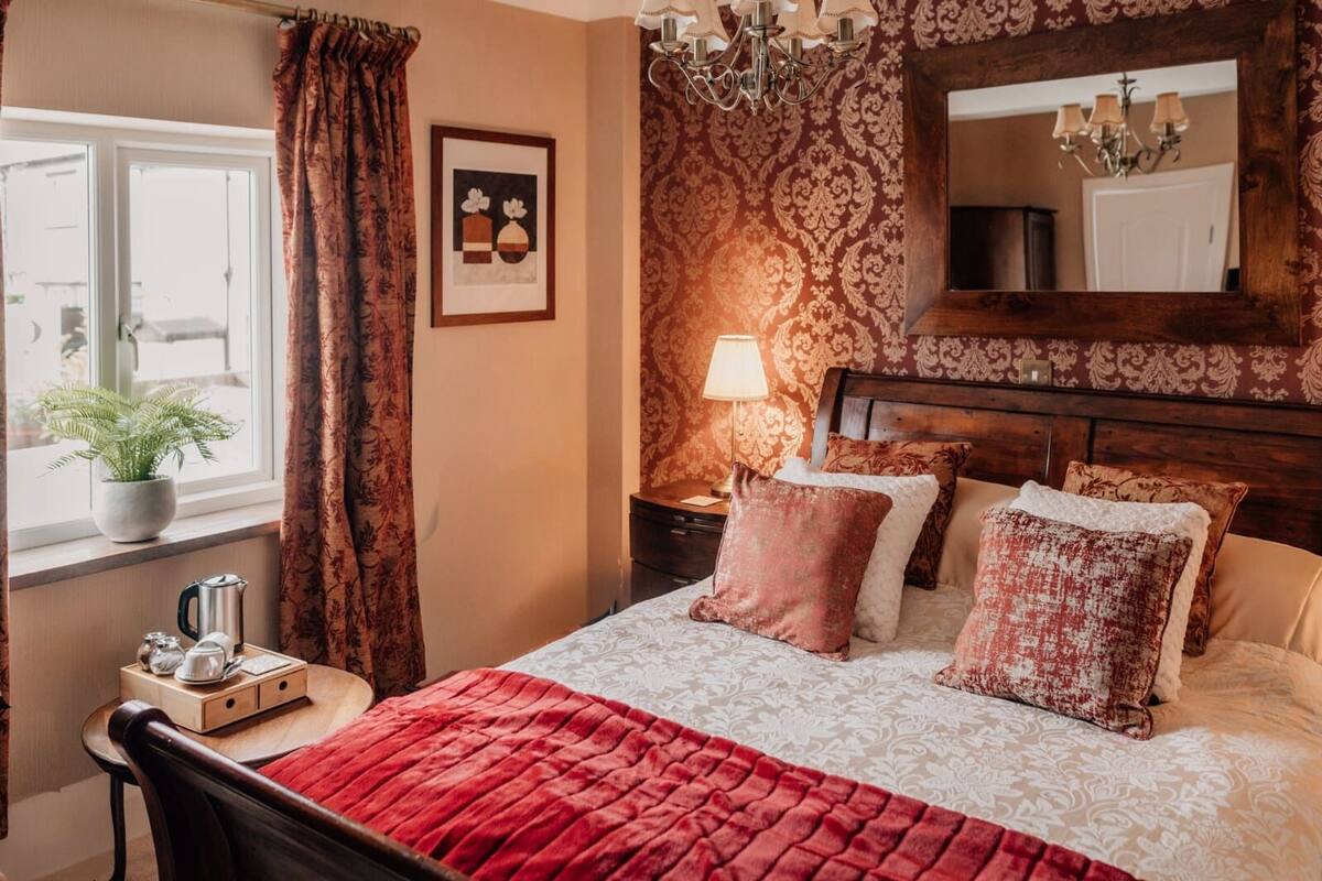 Traditional Double Room | Iron/ironing board (on request), WiFi (free), bed sheets