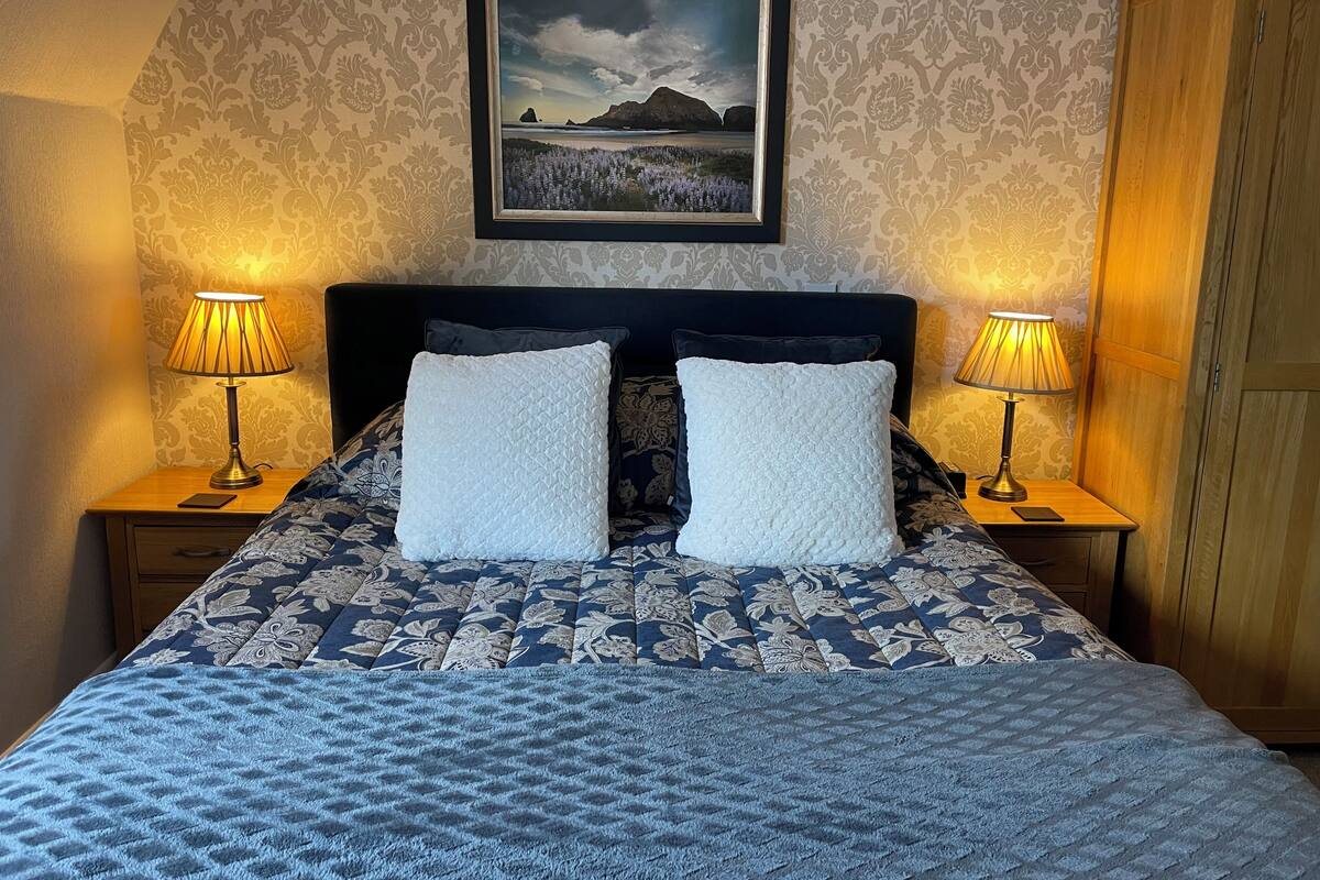 Traditional Double Room | Iron/ironing board (on request), WiFi (free), bed sheets