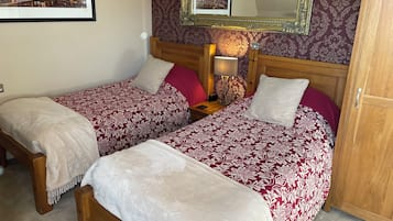 Kamar Double atau Twin Tradisional, 2 Tempat Tidur Twin | Setrika/meja setrika, Wi-Fi gratis, dan seprai linen