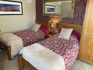 Kamar Double atau Twin Tradisional, 2 Tempat Tidur Twin | Setrika/meja setrika, Wi-Fi gratis, dan seprai linen