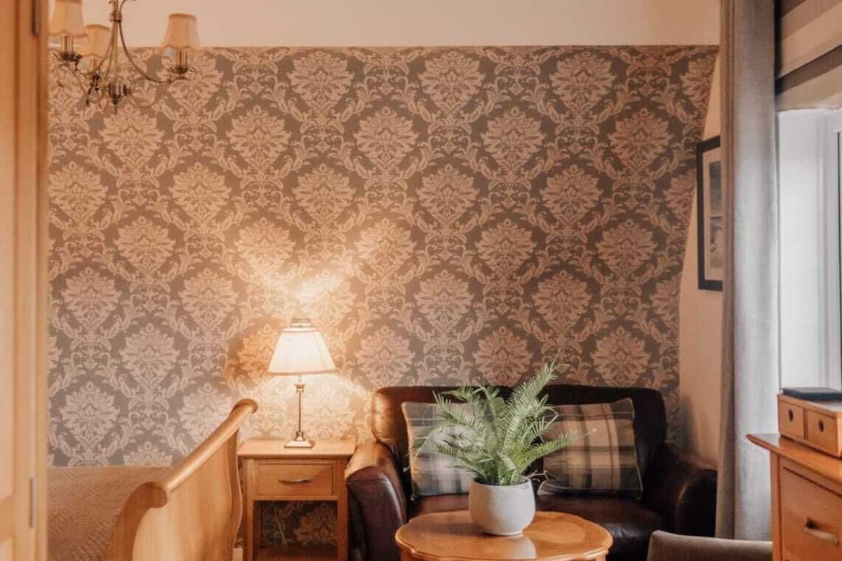 Superior Triple Room | Iron/ironing board (on request), WiFi (free), bed sheets