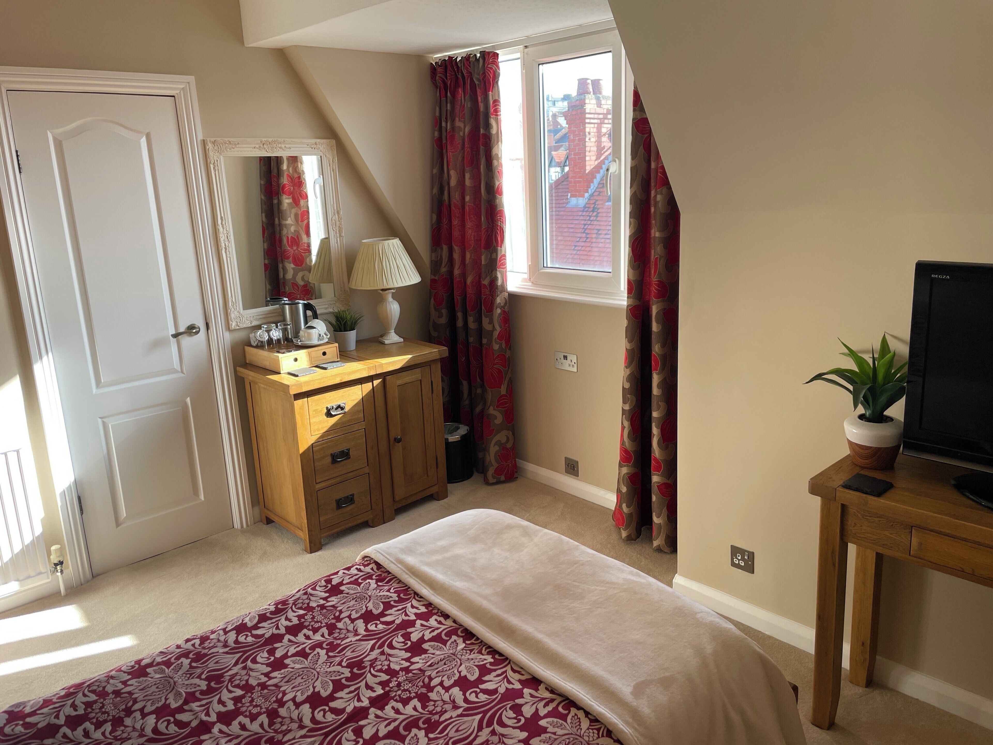 Kamar Double atau Twin Tradisional, 2 Tempat Tidur Twin | Setrika/meja setrika, Wi-Fi gratis, dan seprai linen