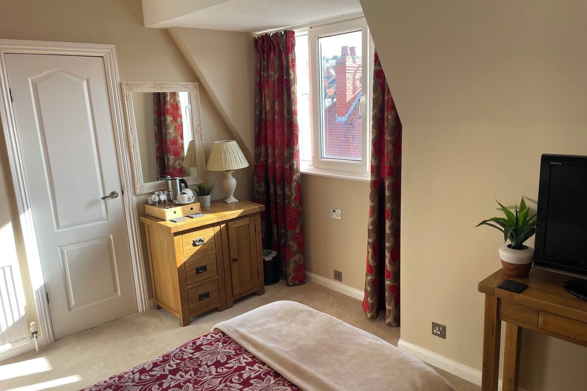 Traditional Twin Room, 2 Twin Beds | Iron/ironing board (on request), WiFi (free), bed sheets