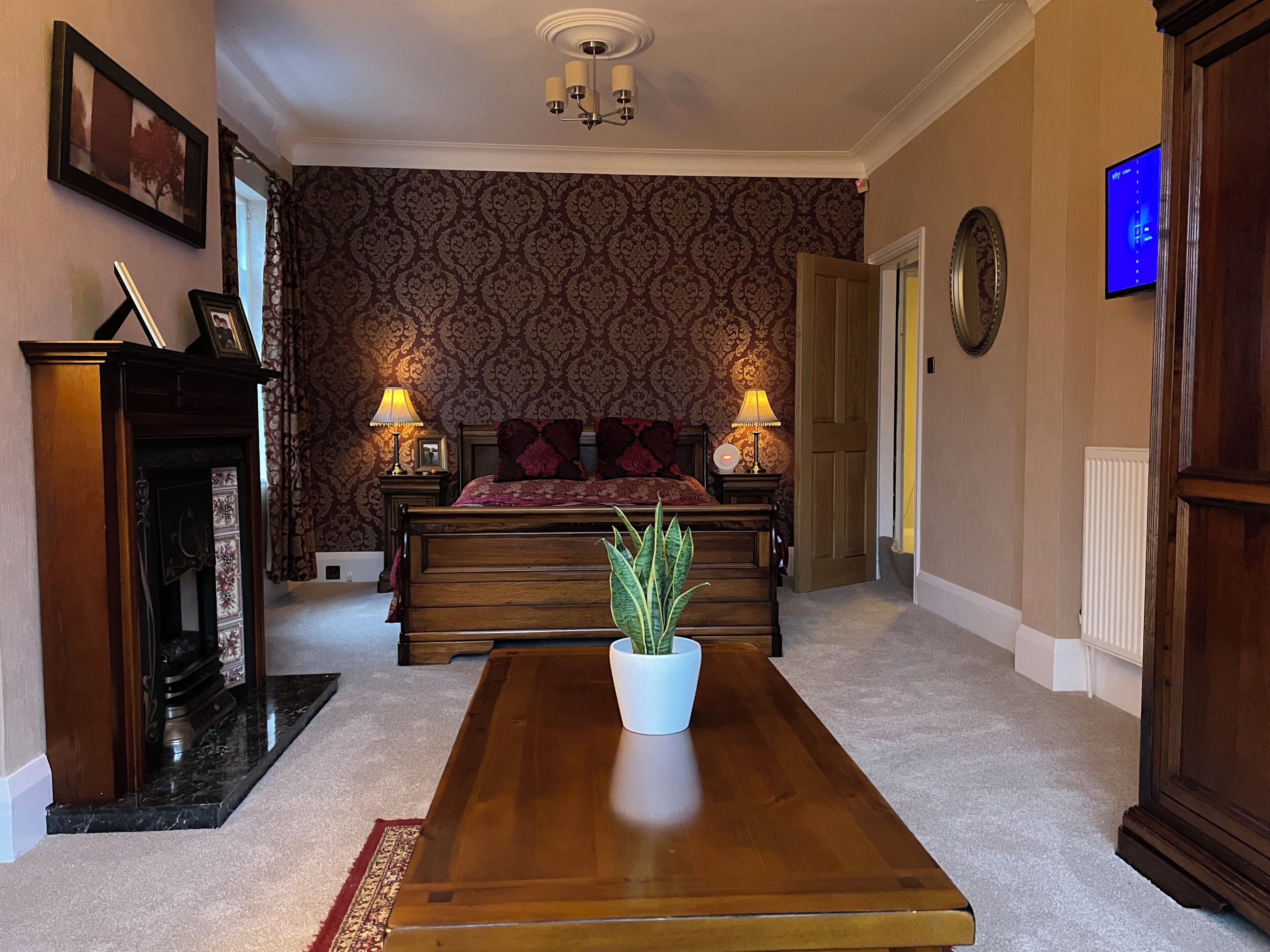 Fer et planche à repasser, Wi-Fi gratuit, draps fournis