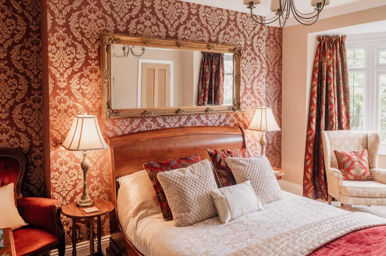 غرفة سوبيريور مزدوجة | مكواة/لوح كي وواي فاي مجانًا وملاءات أسرّة