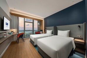 Standard Room, 2 Single Beds, Ocean View (High Floor) | Minibar, in-room safe, desk, laptop workspace