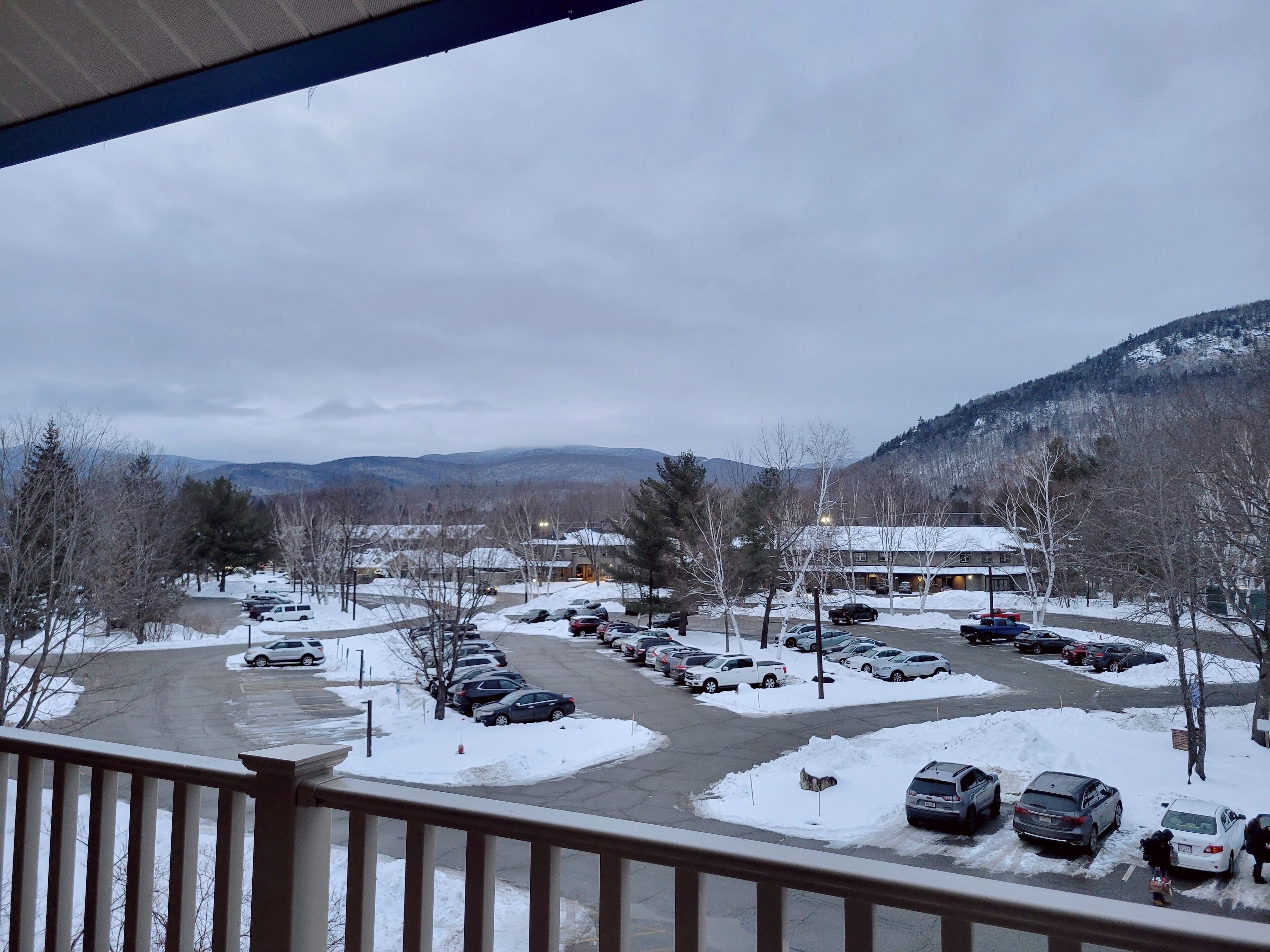 LA301- Managed by Loon Reservation Service - NH Meals & Rooms Lic# 056365