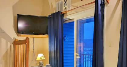 Kitchen, AC, deck, mountain view, pool, ski shuttle. LA301 by LRS