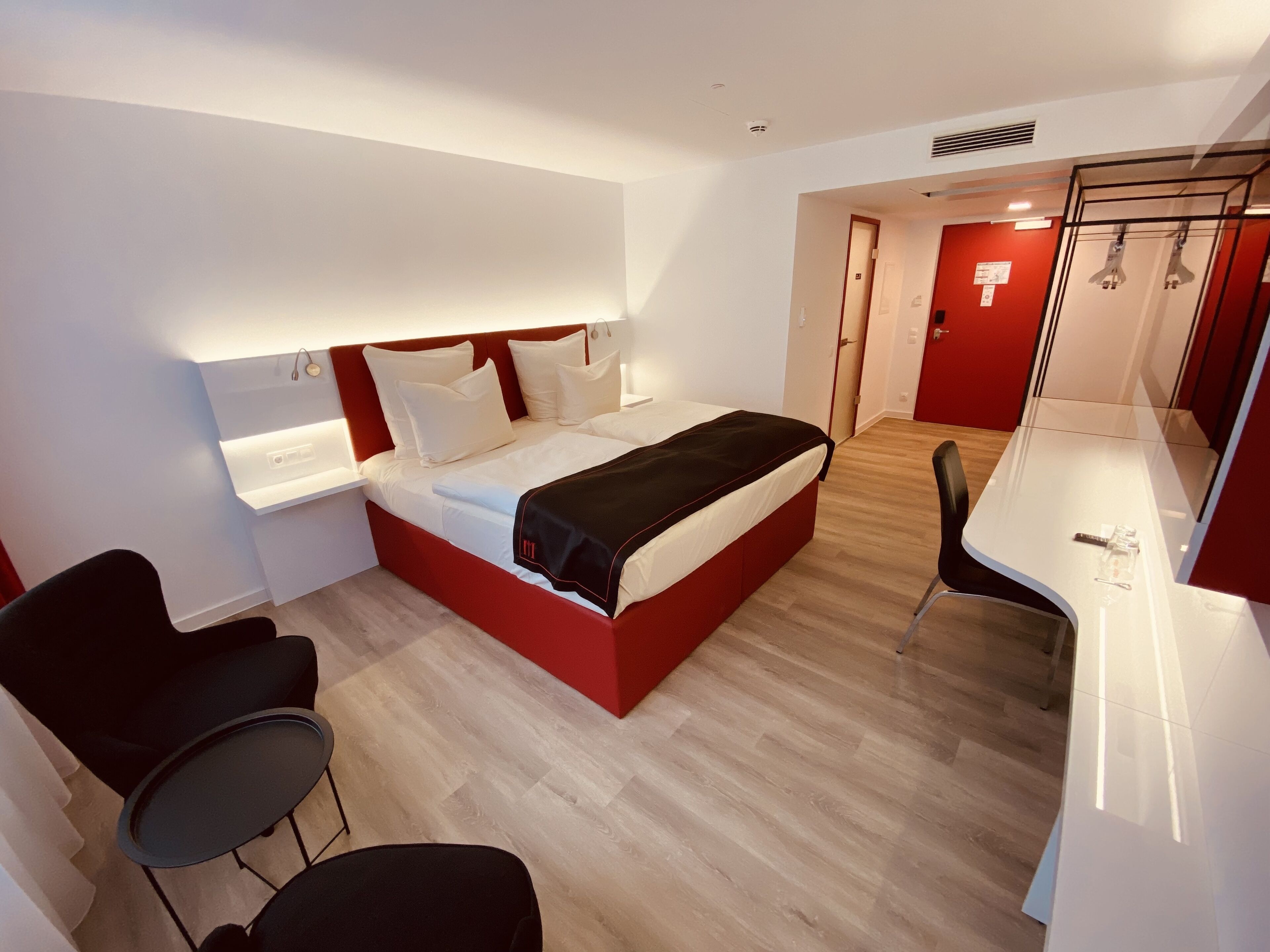 double room | 1 bedroom, free minibar, in-room safe, desk