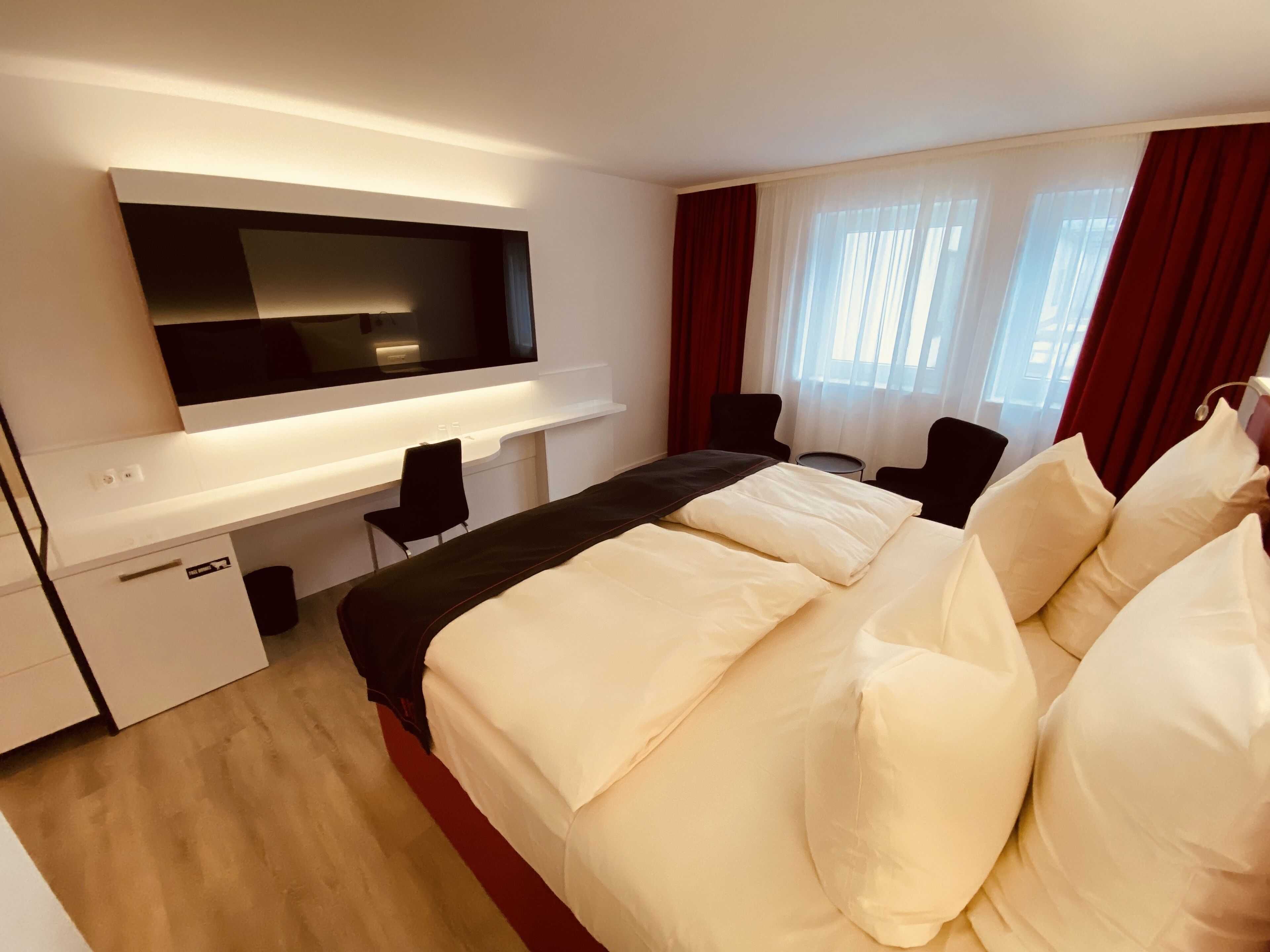 double room | 1 bedroom, free minibar, in-room safe, desk