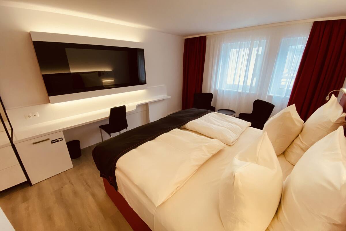 double room | 1 bedroom, free minibar, in-room safe, desk