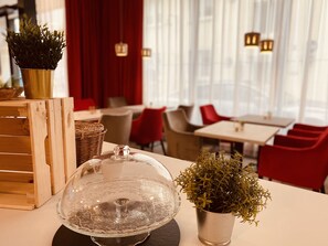 Daily buffet breakfast (EUR 19.9 per person)