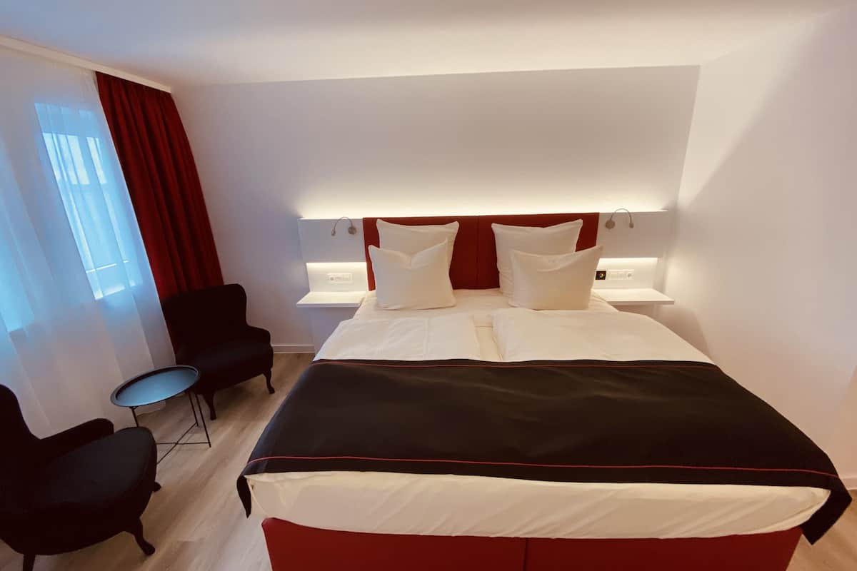 double room | 1 bedroom, free minibar, in-room safe, desk