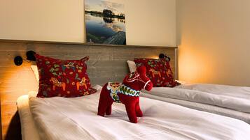 Family Room, 1 Bedroom | Desk, laptop workspace, free WiFi, bed sheets