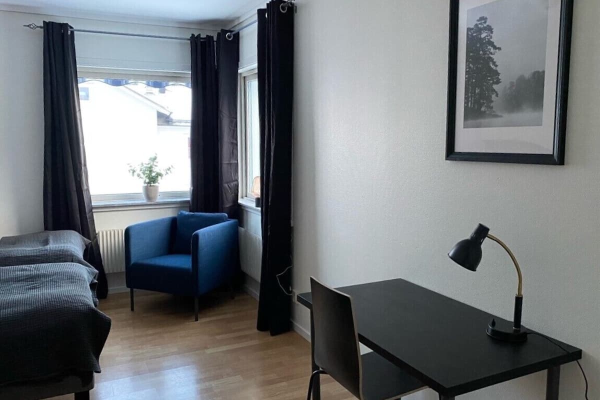 standard double or twin room | 1 bedroom, desk, laptop workspace, travel cot