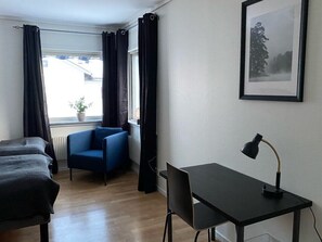 Standard dubbelrum eller tvåbäddsrum - 2 enkelsängar | Skrivbord, arbetsyta för laptop, gratis wi-fi och sängkläder