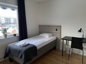 Standard enkelrum | Skrivbord, arbetsyta för laptop, gratis wi-fi och sängkläder