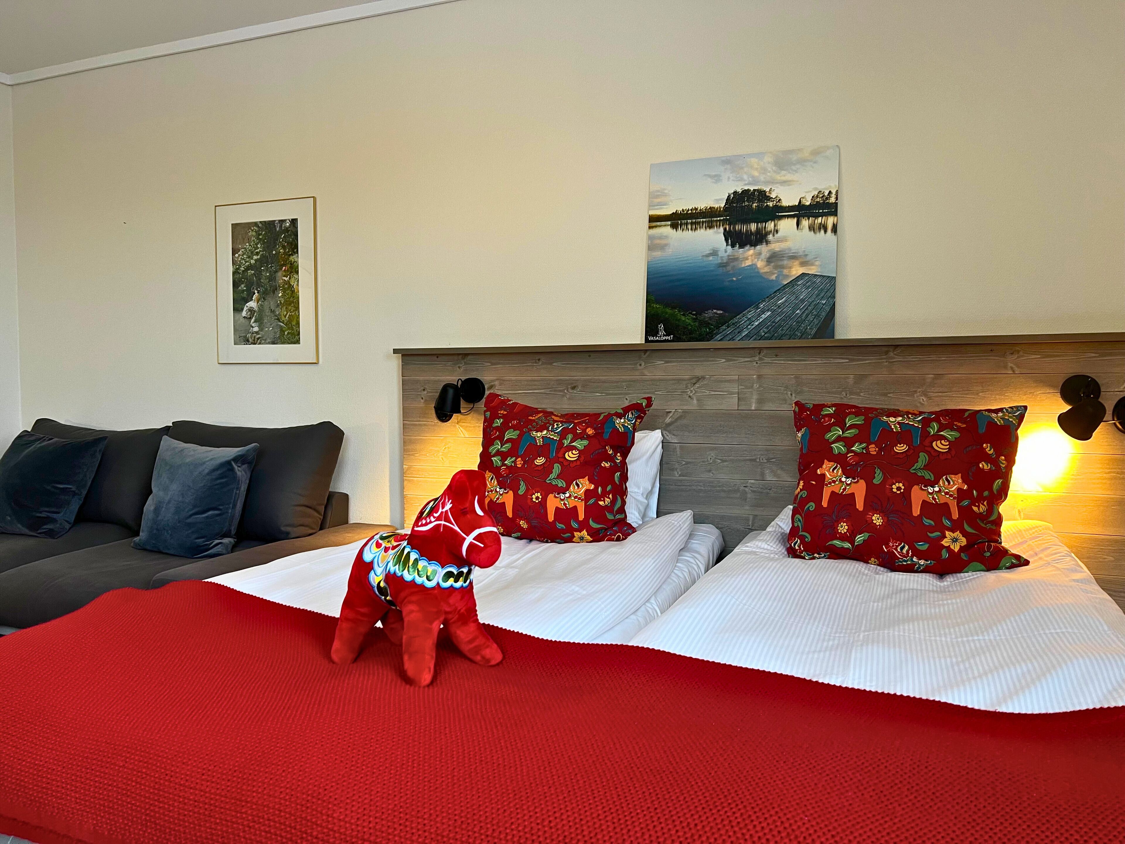 Skrivbord, arbetsyta för laptop, gratis wi-fi och sängkläder