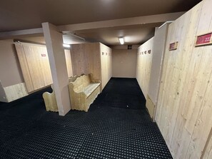 Spa - Spacious ski-in ski-out T2 (Les Allues)