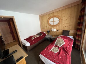 1 bedroom, free WiFi - Spacious ski-in ski-out T2 (Les Allues)