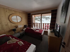 1 bedroom, free WiFi - Spacious ski-in ski-out T2 (Les Allues)