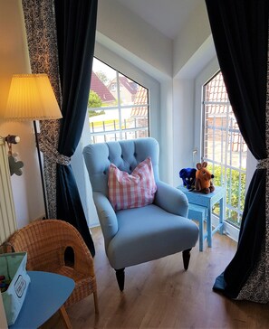 Smart TV, DVD player, music library