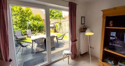 Cozy vacation home, 2 bedrooms, shower room, guest WC, fenced garden