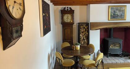 Stunning Cottage with Log Burner-King Bed-Parking-Wifi-Dog Friendly