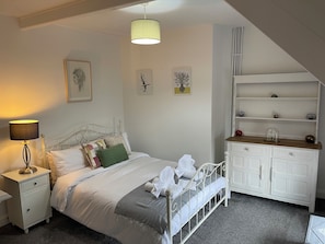 2 chambres, fer et planche à repasser, Wi-Fi, draps fournis