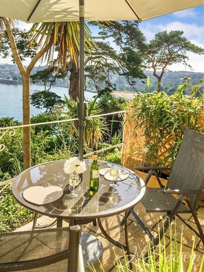 Outdoor dining - 180° Water View Apartment - Simply Amazing (Torquay)