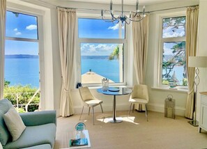 Smart TV - 180° Water View Apartment - Simply Amazing (Torquay)